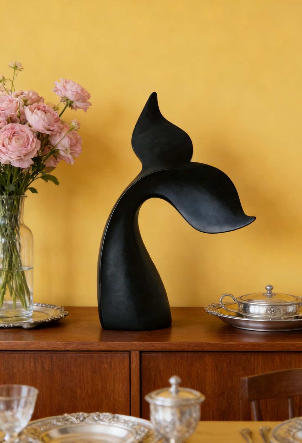 Dolphin Tail Abstract Sculpture | 21×11.5×23.3 CM | Modern Black Home Decor 🖤