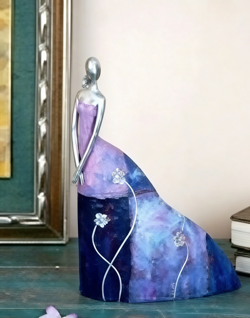 Oil Painting Lady Art Sculpture | Purple-Blue Gradient Elegant Figurine | Modern Minimalist Decor for Living Room & Entryway