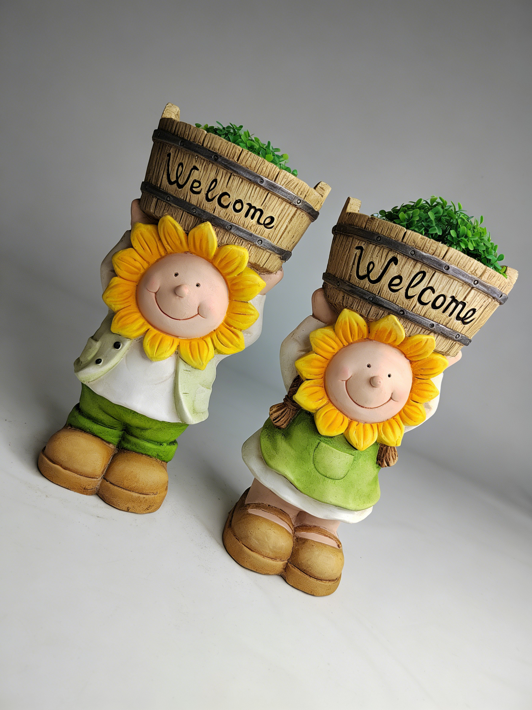Heart Soars Welcome Sunflower Planter Set with Boy and Girl Figurines, Resin Garden Decor, 22x18x46 CM, 2 Piece Set