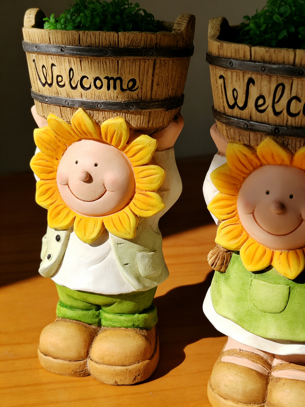 Heart Soars Welcome Sunflower Planter Set with Boy and Girl Figurines, Resin Garden Decor, 22x18x46 CM, 2 Piece Set