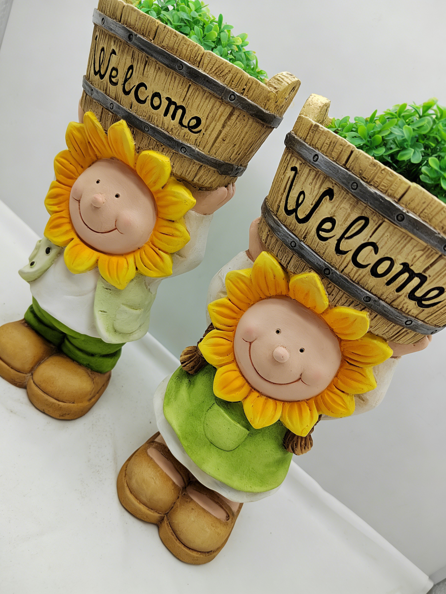 Heart Soars Welcome Sunflower Planter Set with Boy and Girl Figurines, Resin Garden Decor, 22x18x46 CM, 2 Piece Set