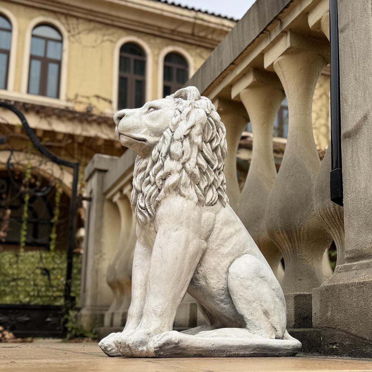 Lion Statue Outdoor Large 23''H Garden Statues MGO Outdoor Statue Guardian Lion Statues Home Decor Garden Decorative Outdoor Sculpture Patio Yard Lawn Decor, White